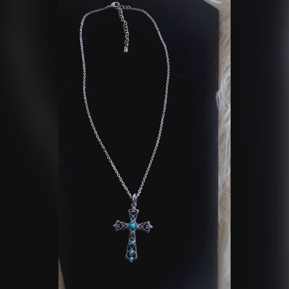 💃Dazzling Cross Shaped Pendant Chain Necklace.🌴 - Picture 3 of 9